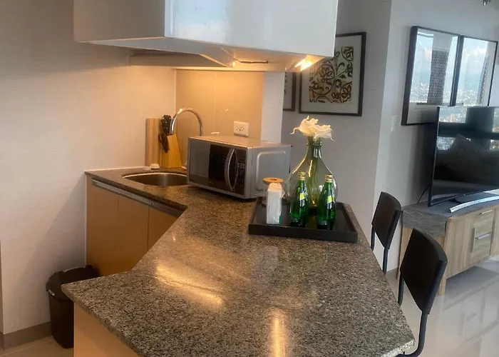 Classy 2br At Eastwood With Pool And Skyline View Apartment *
