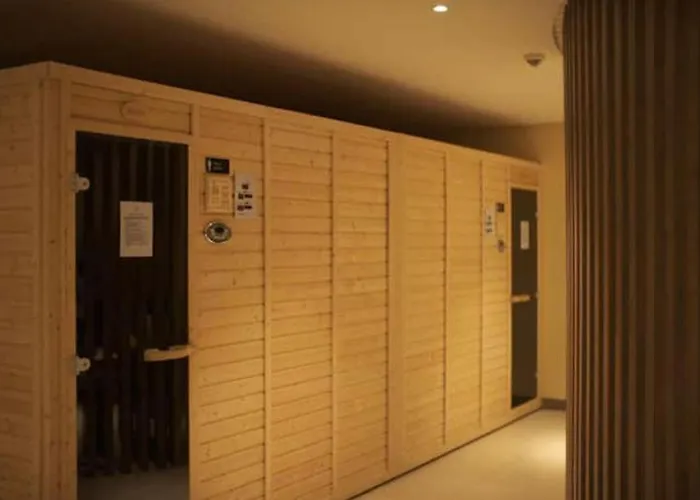 Classy 2br At Eastwood With Pool And Skyline View