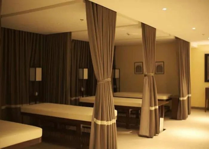 Classy 2br At Eastwood With Pool And Skyline View *