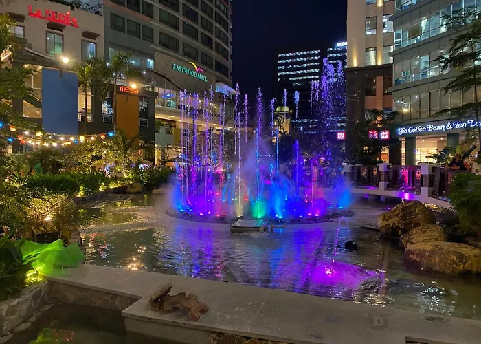 Classy 2br At Eastwood With Pool And Skyline View * Manila