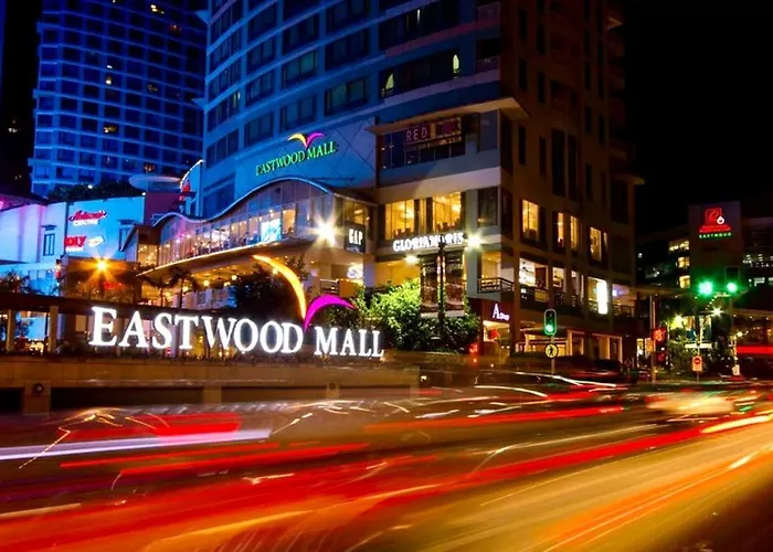 Classy 2br At Eastwood With Pool And Skyline View Manila