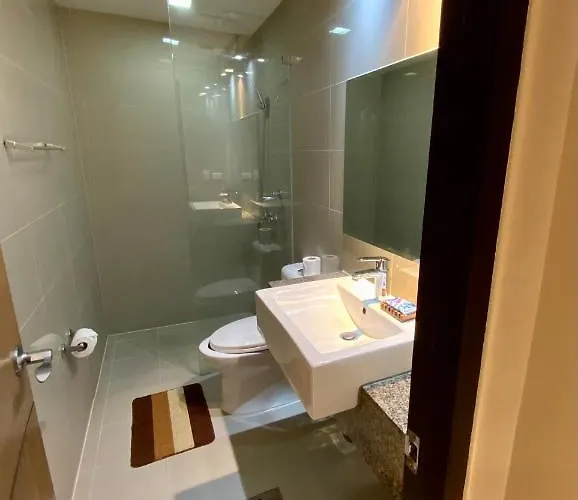 Apartment Classy 2br At Eastwood With Pool And Skyline View