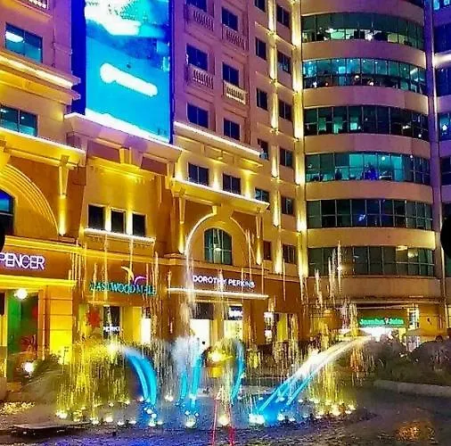 Classy 2br At Eastwood With Pool And Skyline View *