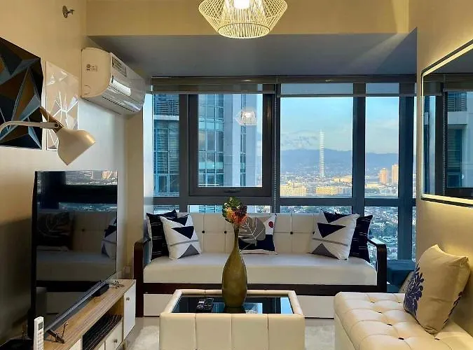 Apartment Classy 2br At Eastwood With Pool And Skyline View