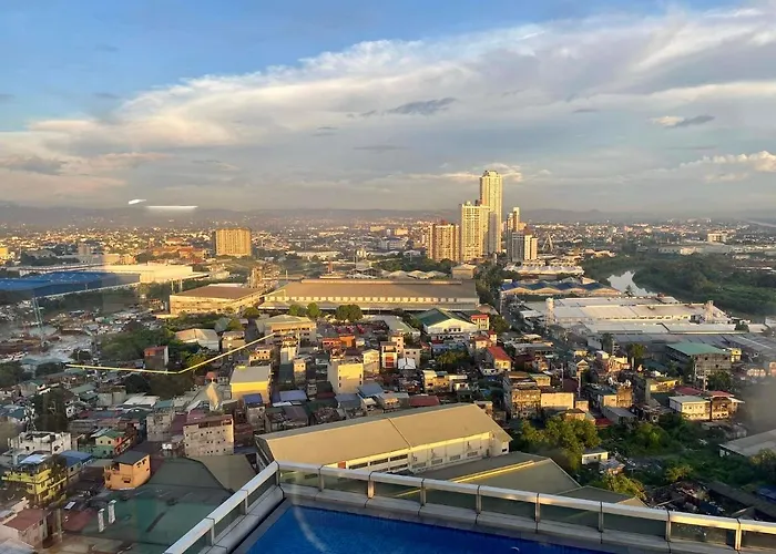 Apartment Classy 2br At Eastwood With Pool And Skyline View