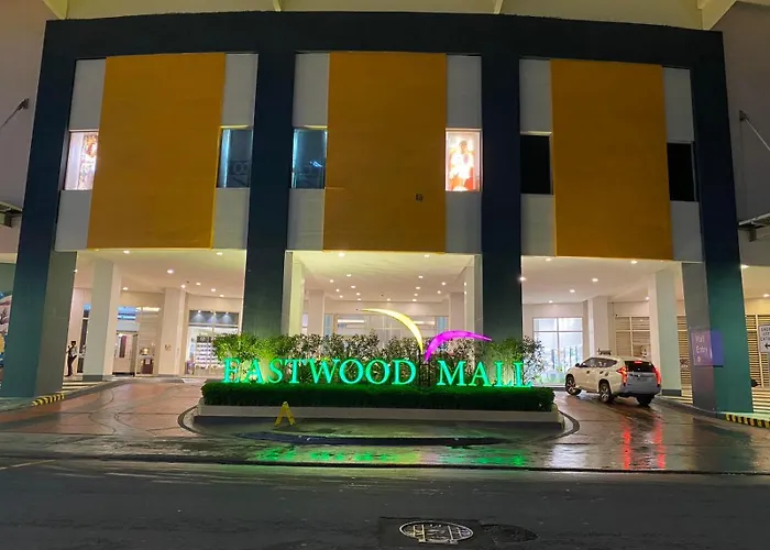 Classy 2br At Eastwood With Pool And Skyline View Apartment *