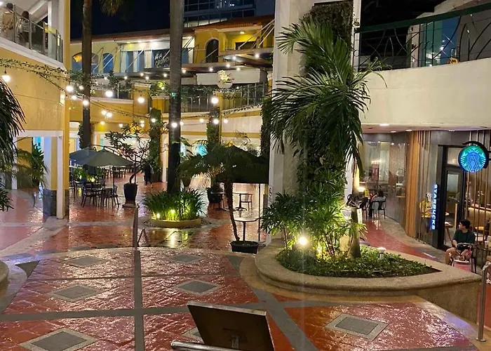 Classy 2br At Eastwood With Pool And Skyline View Apartment *