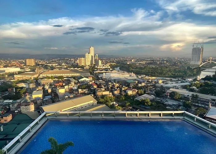 Classy 2br At Eastwood With Pool And Skyline View Apartment